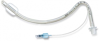 Glasklarer anatomisch vorgeformter AGT-Tubus, aus PVC, mit Niederdruck-Cuff. Halb aufgeschobener Konnektor 1stück